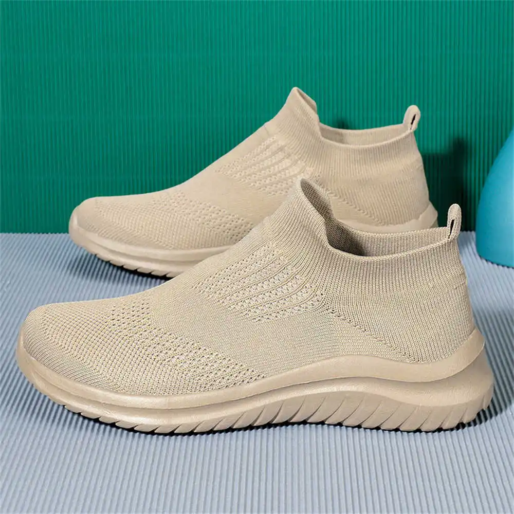Beige Zachte Nieuwe Nieuwighei - Streetwear Brand Name recensie en prijs
