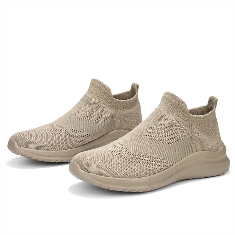 Beige Zachte Nieuwe Nieuwighei - Streetwear Brand Name recensie en prijs